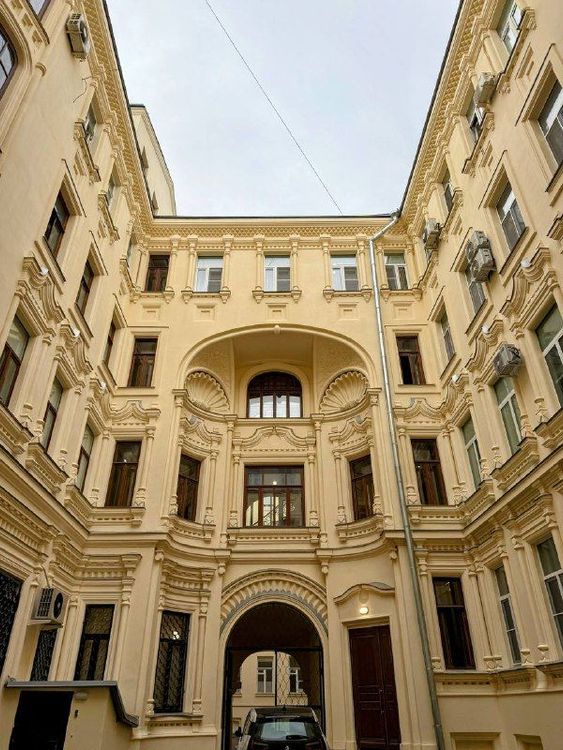 Экскурсия по Тверской: тайны передвинутых домов