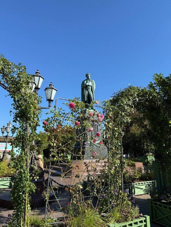 Страстной монастырь (некрополь, фундамент, памятный камень)