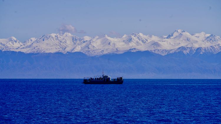 Экскурсия на пароходе по озеру Иссык-Куль