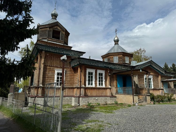 Маковые поля Киргизии. Весенний тур на озеро Иссык-Куль.