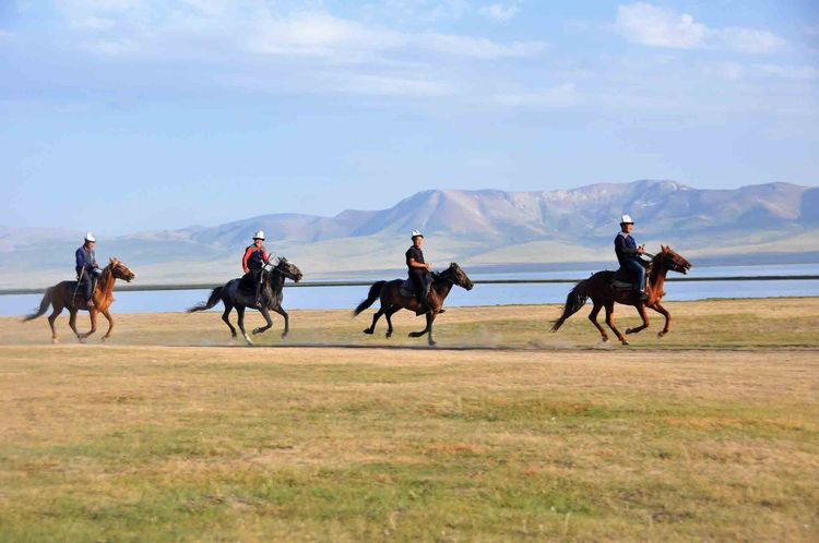 Сон-Куль и Иссык-Куль - два озера Киргизии в одном туре