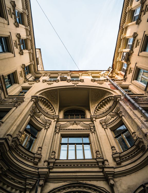 Экскурсия по Тверской: тайны передвинутых домов