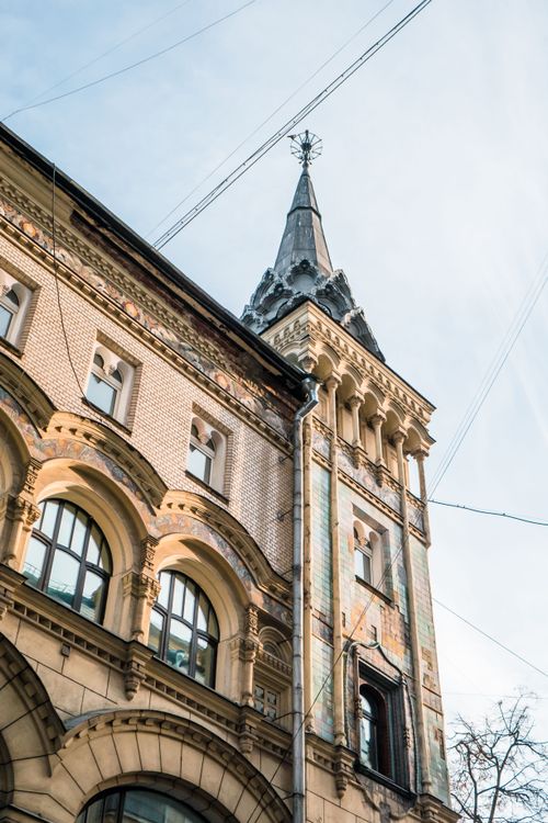 Экскурсия по Тверской: тайны передвинутых домов